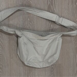 COS Light Gray Zip Pouch